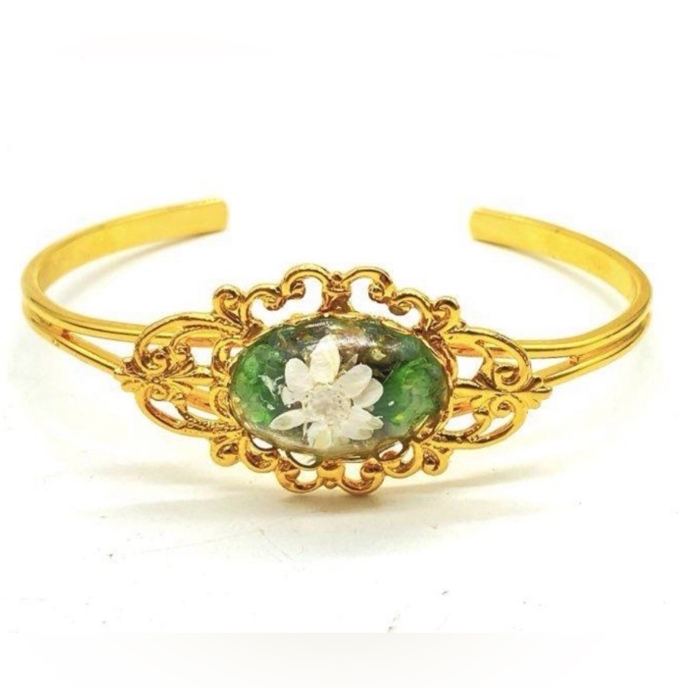 Elegant Gold and Green Resin Floral Bracelet